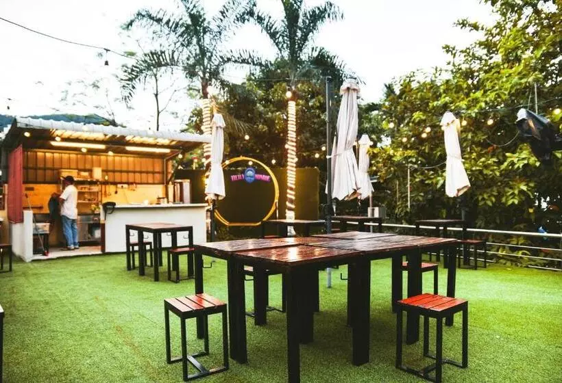 Leisure Cove Hotel & Apartments