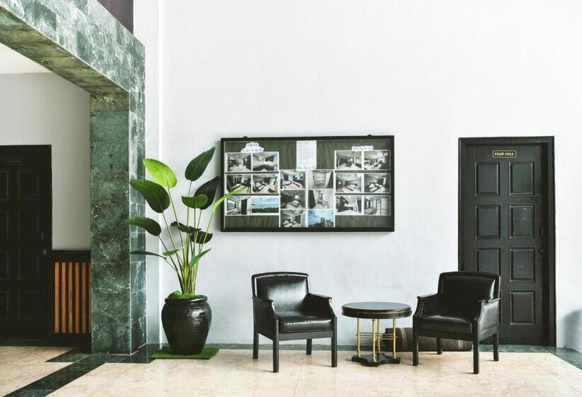 Leisure Cove Hotel & Apartments