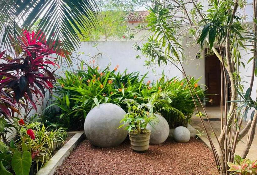 Mala Villa, Hikkaduwa