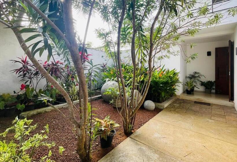 Mala Villa, Hikkaduwa