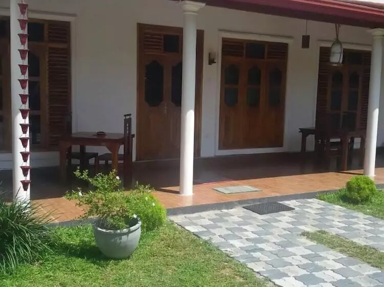 پانسیون Akash Villa