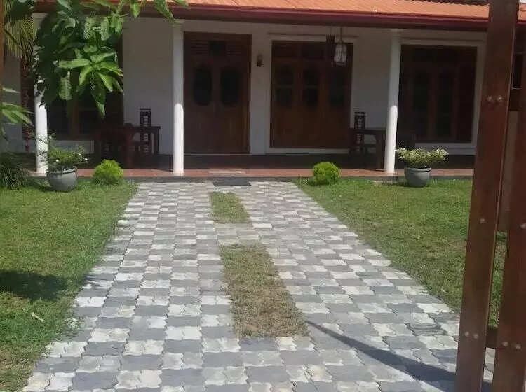 پانسیون Akash Villa