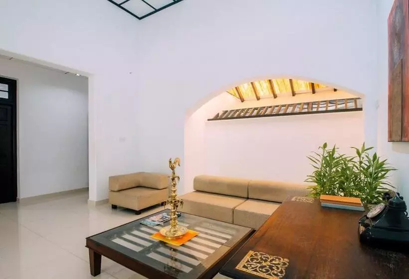 پانسیون Ambasewana Mansion