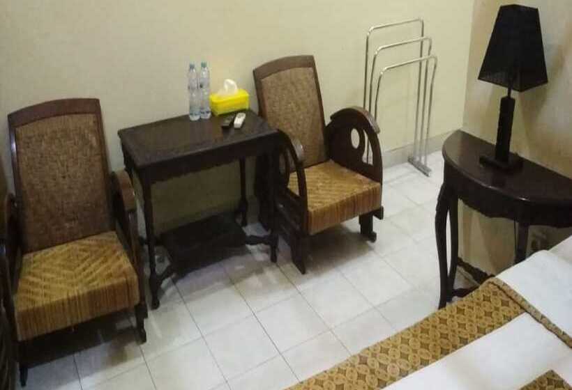 פנסיון New Padma Asri