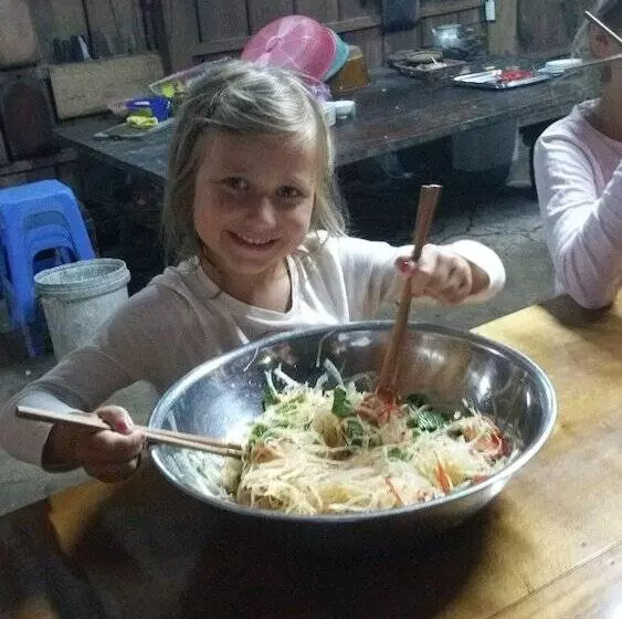 تختخواب و صبحانه Ba Linh Homestay