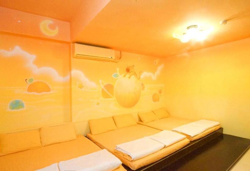 تختخواب و صبحانه 清清之家 Dingding Home