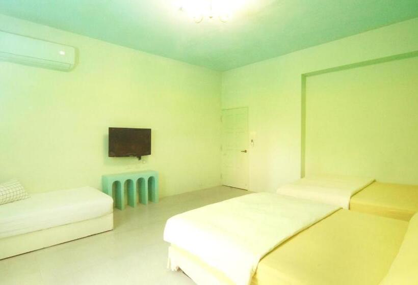 تختخواب و صبحانه 清清之家 Dingding Home