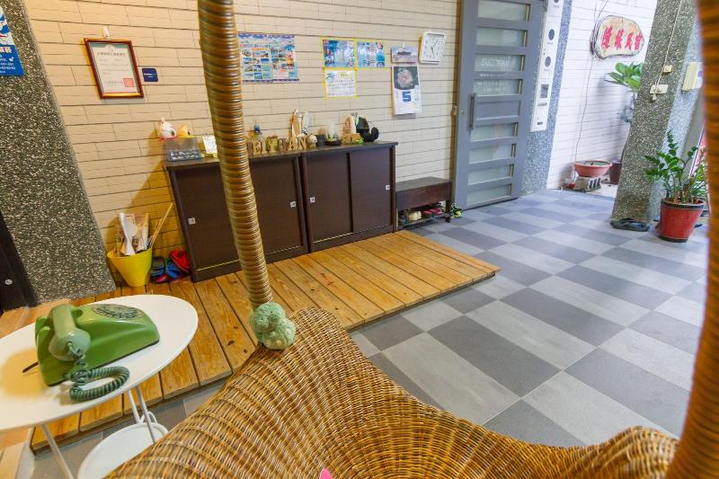 تختخواب و صبحانه 清清之家 Dingding Home