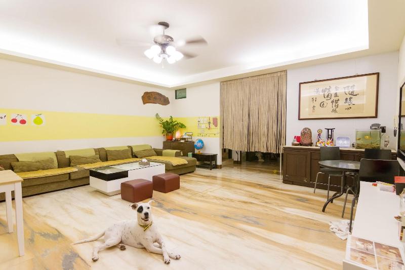 تختخواب و صبحانه 清清之家 Dingding Home