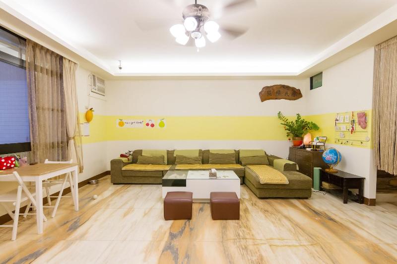 تختخواب و صبحانه 清清之家 Dingding Home