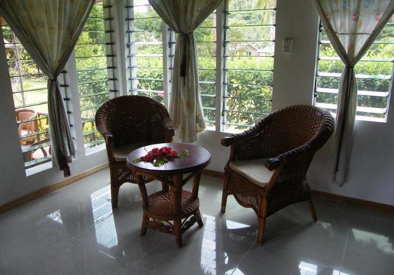 בית מלון כפרי Botaira Beach Resort