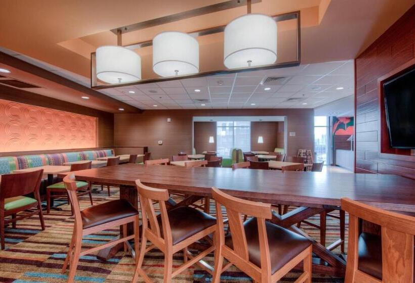 فندق Fairfield Inn & Suites By Marriott Charlotte Airport