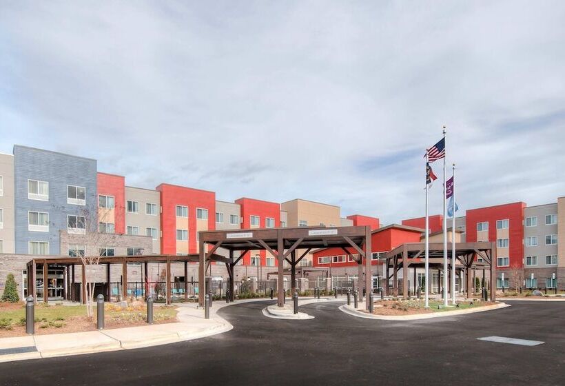 فندق Fairfield Inn & Suites By Marriott Charlotte Airport