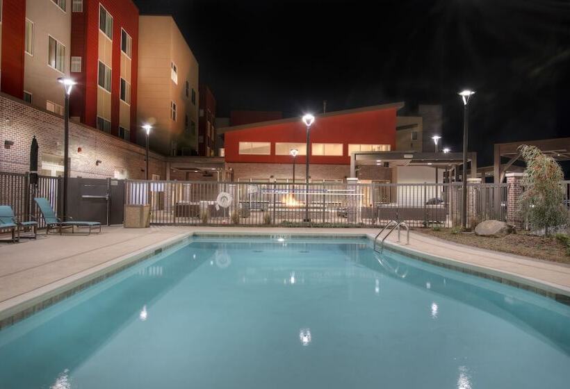 فندق Fairfield Inn & Suites By Marriott Charlotte Airport