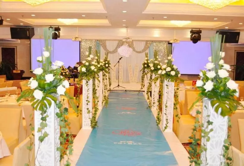 هتل Golden Plaza International