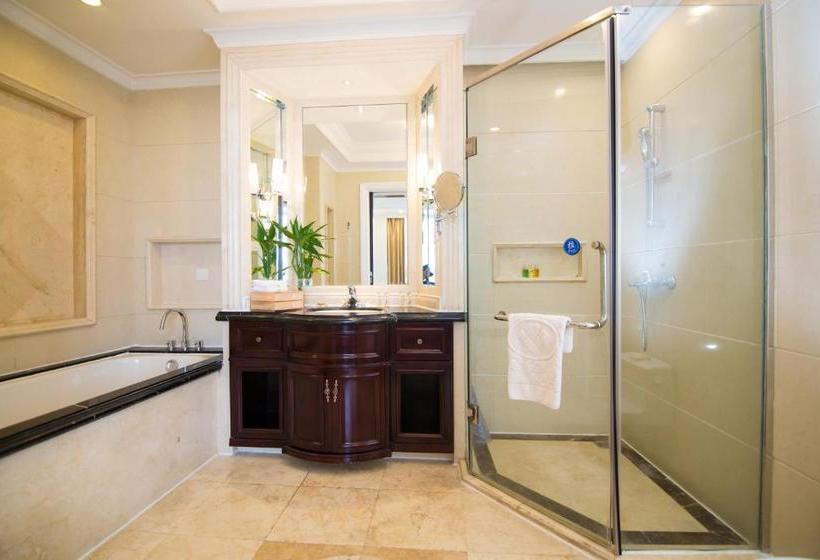 בית מלון כפרי Golden Plaza International