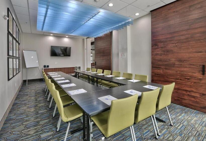 בית מלון כפרי Holiday Inn Express & Suites   Houston East   Beltway 8, An Ihg