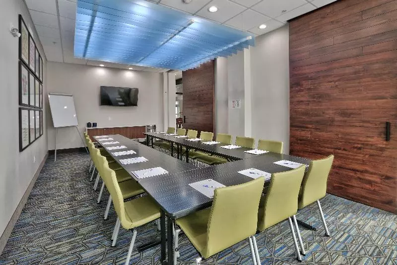 ホテル Holiday Inn Express & Suites   Houston East   Beltway 8, An Ihg