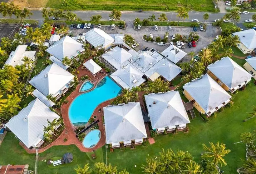 هتل The Resort At Dolphin Heads