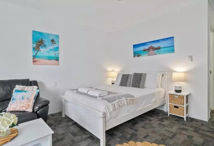 هتل The Resort At Dolphin Heads