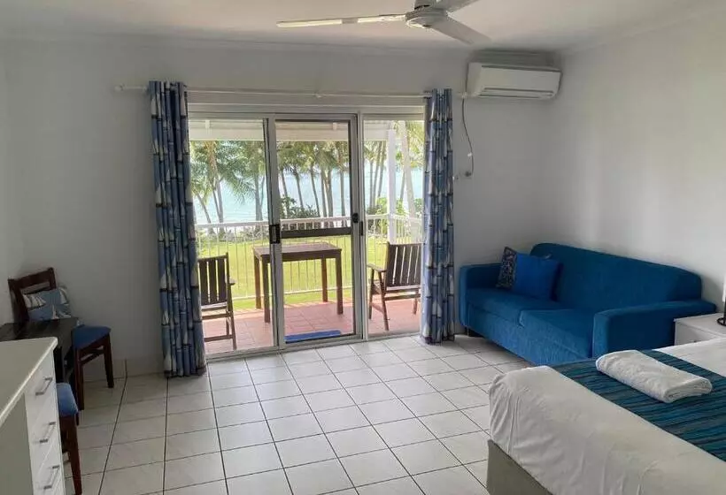 هتل The Resort At Dolphin Heads