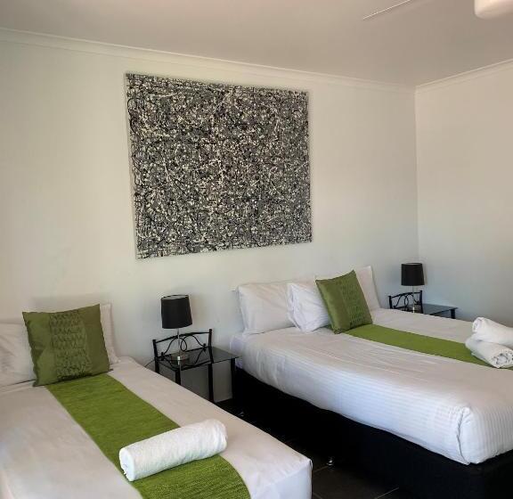 בית מלון כפרי The Resort At Dolphin Heads