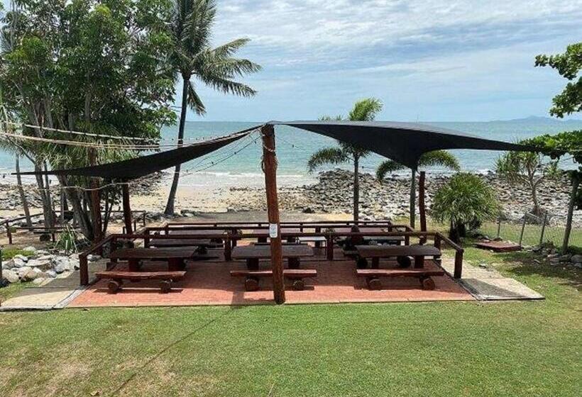 בית מלון כפרי The Resort At Dolphin Heads