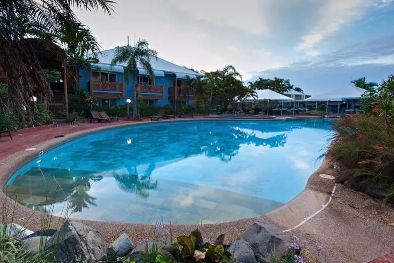 هتل The Resort At Dolphin Heads