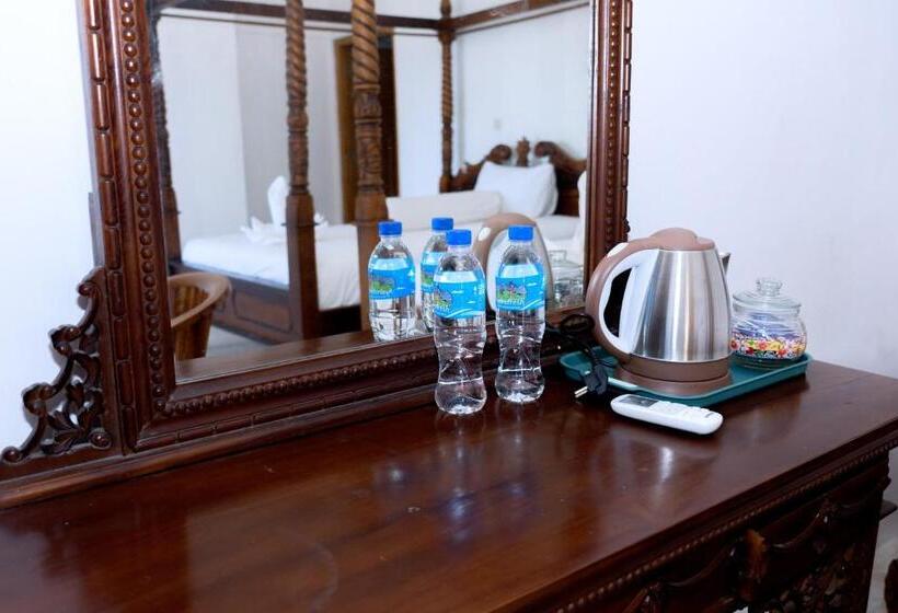 Frans Bernadus Hotel And Resto