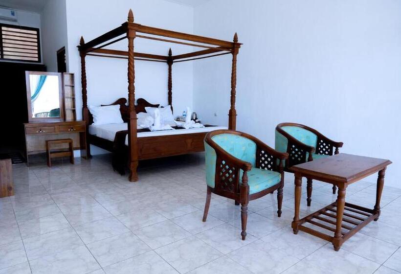 Frans Bernadus Hotel And Resto