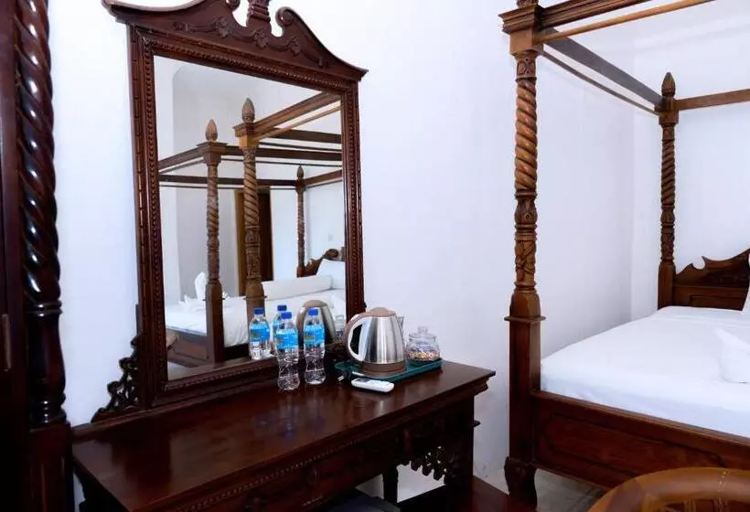 Frans Bernadus Hotel And Resto