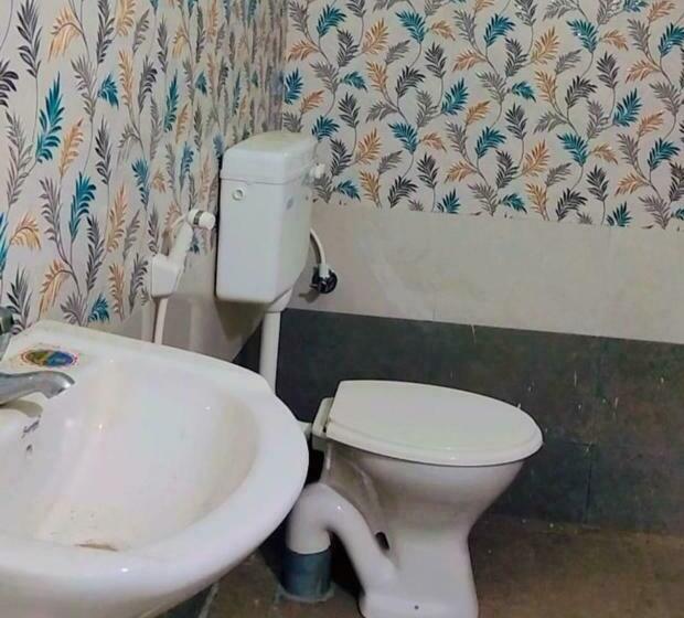 هتل Sadhguru Nivas