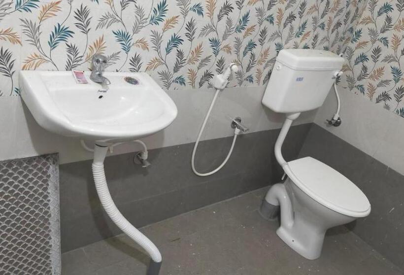 هتل Sadhguru Nivas