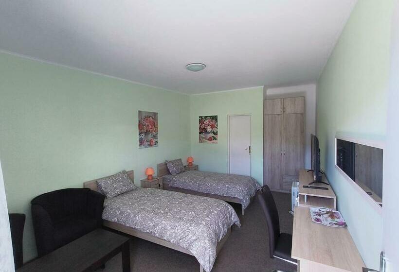 Pensjonat Cozy Room With Garden In Bratislava