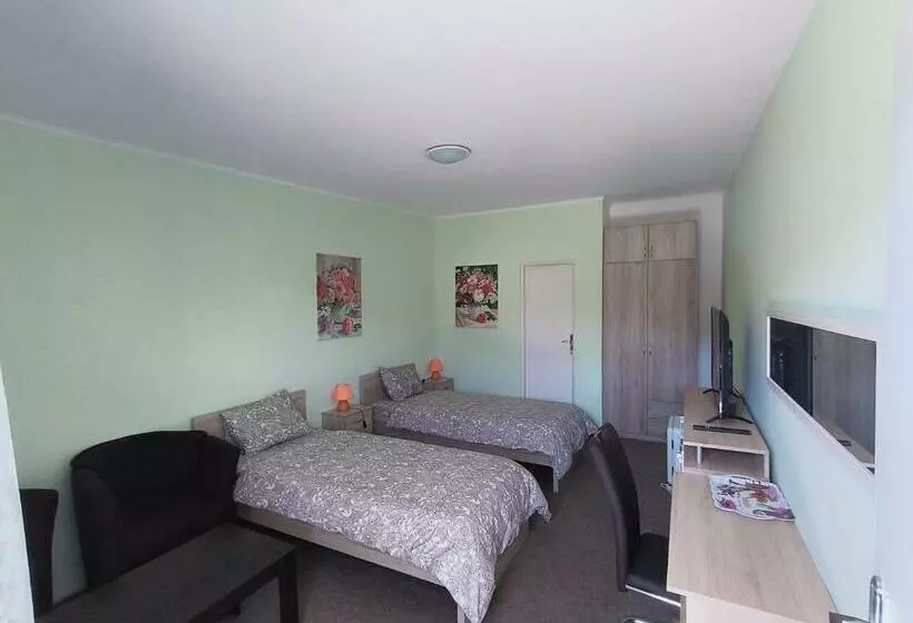 پانسیون Cozy Room With Garden In Bratislava