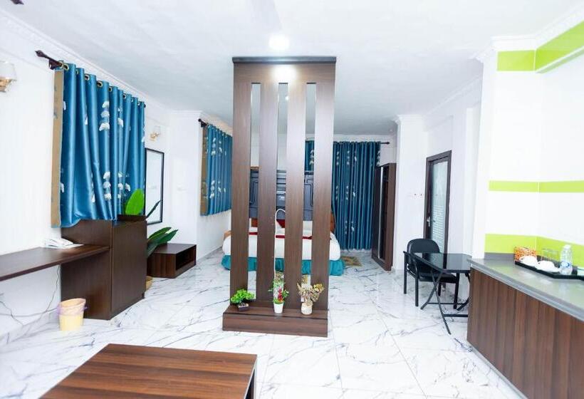 Sky Plus Hotel & Resort