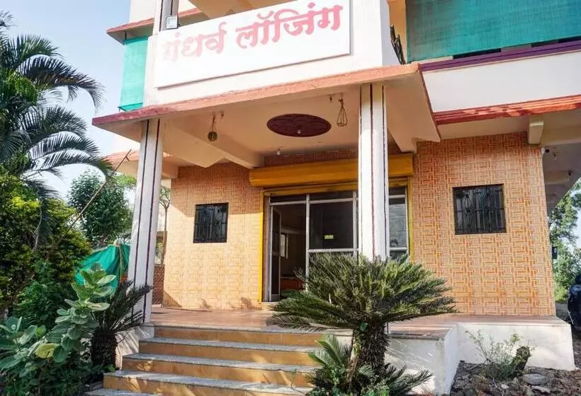 ホテル Oyo Flagship Gandharv Lodging & Boarding