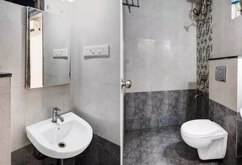ホテル Oyo Flagship Gandharv Lodging & Boarding