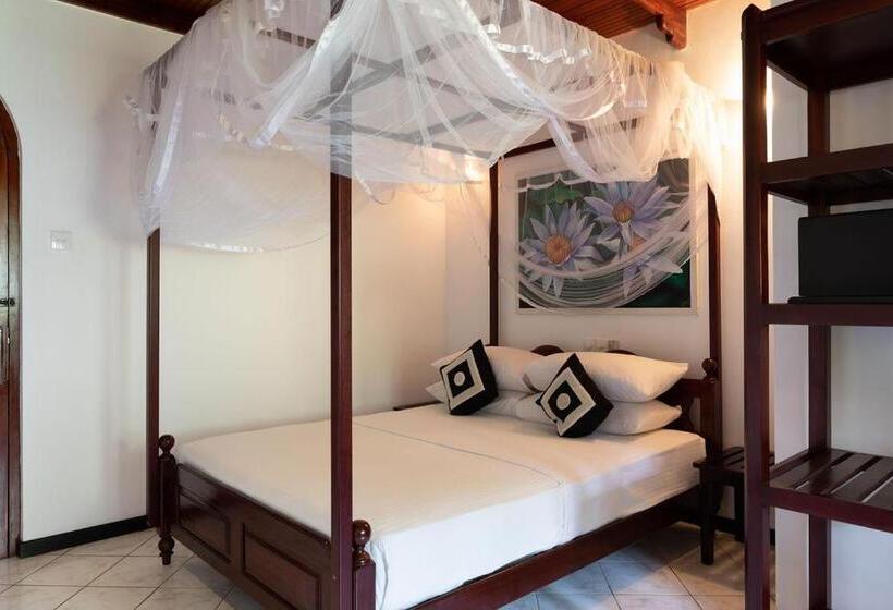 פנסיון Amal Villa