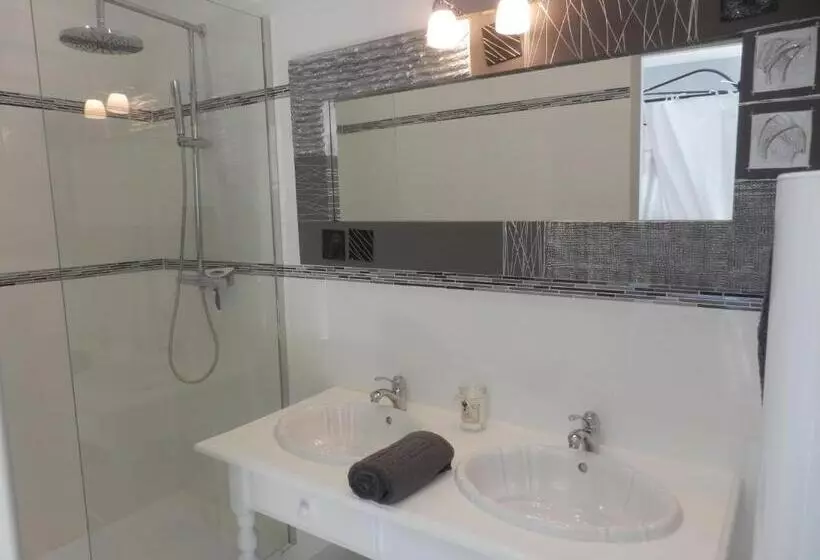 Aamiaismajoitus (B&B) Mas Les Vieux Chenes