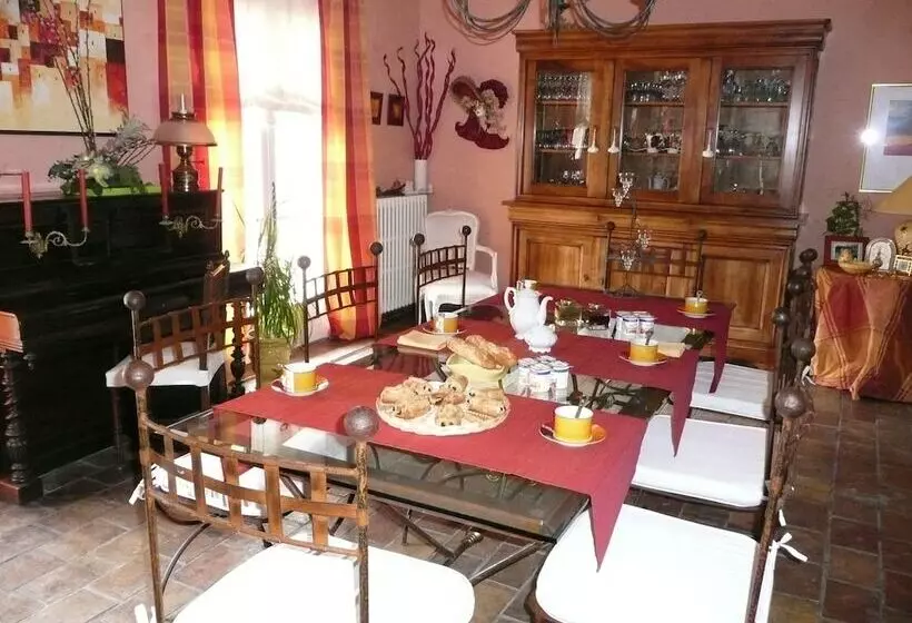 Aamiaismajoitus (B&B) Mas Les Vieux Chenes
