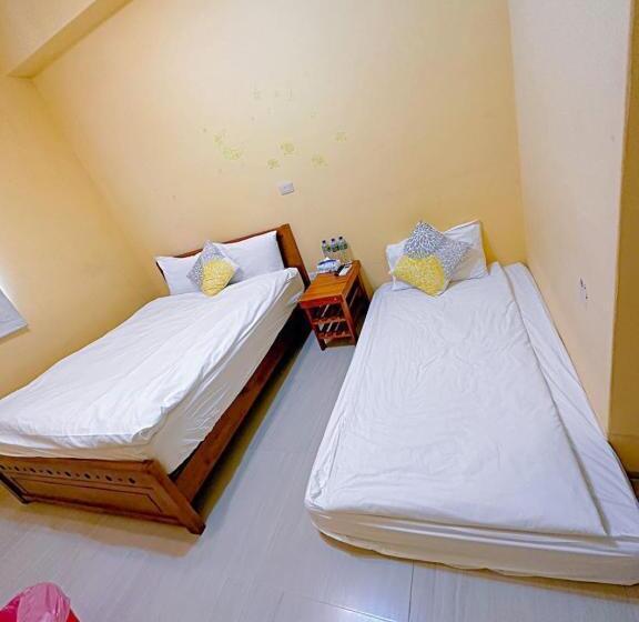 تختخواب و صبحانه 萩閣民宿sara S House走路可到夜市近市區好停車