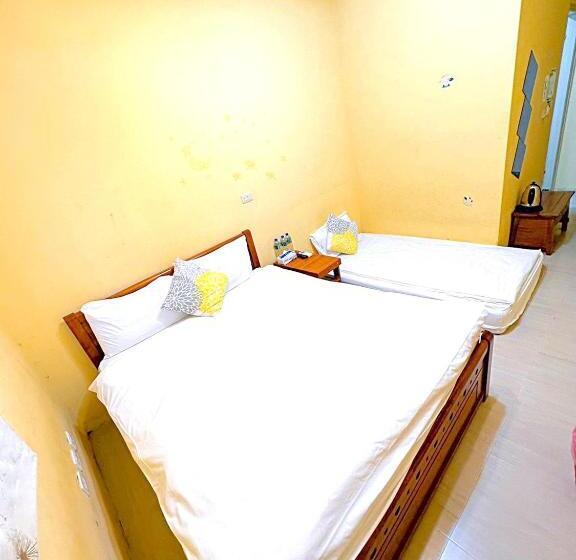 تختخواب و صبحانه 萩閣民宿sara S House走路可到夜市近市區好停車