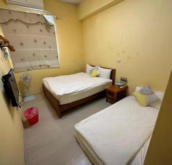 تختخواب و صبحانه 萩閣民宿sara S House走路可到夜市近市區好停車