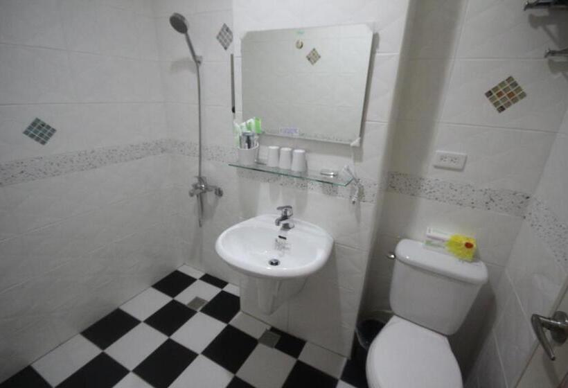 تختخواب و صبحانه 萩閣民宿sara S House走路可到夜市近市區好停車