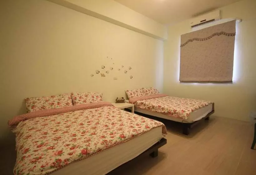 تختخواب و صبحانه 萩閣民宿sara S House走路可到夜市近市區好停車