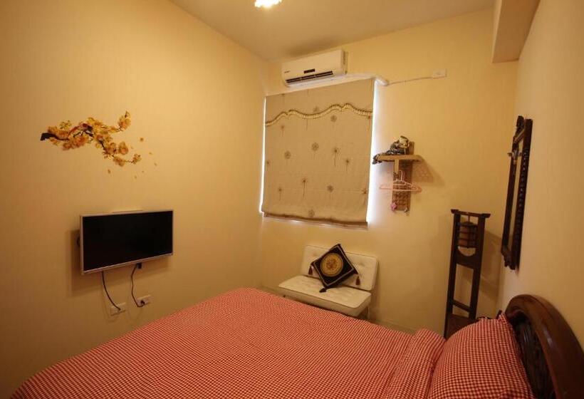 تختخواب و صبحانه 萩閣民宿sara S House走路可到夜市近市區好停車