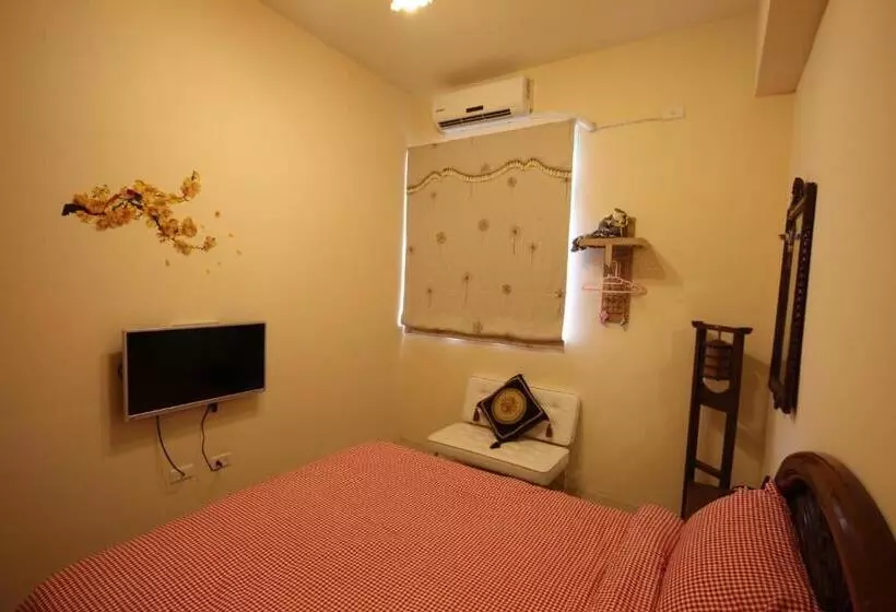 تختخواب و صبحانه 萩閣民宿sara S House走路可到夜市近市區好停車