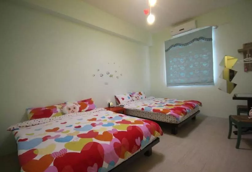 تختخواب و صبحانه 萩閣民宿sara S House走路可到夜市近市區好停車