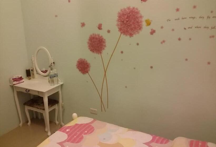 تختخواب و صبحانه 萩閣民宿sara S House走路可到夜市近市區好停車